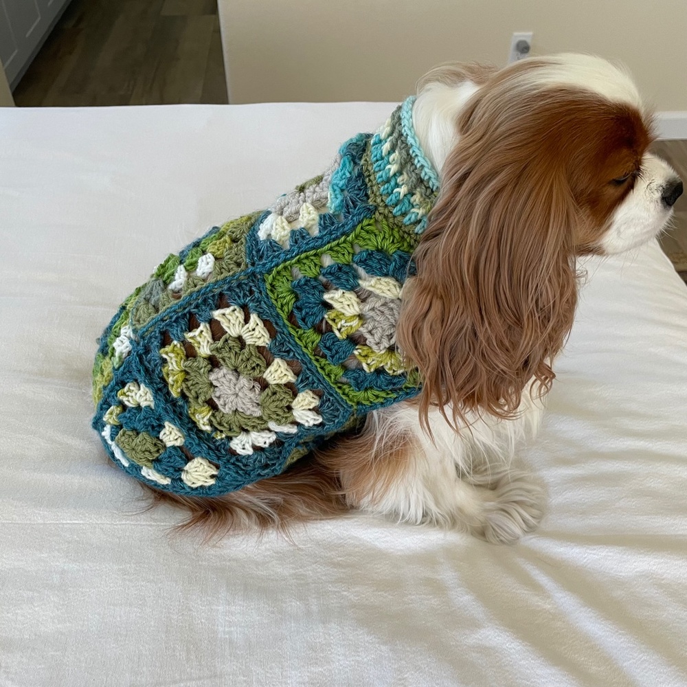 Dog Sweater Medium Crochet Christmas Holiday White Green Red - Picture 8 of 9